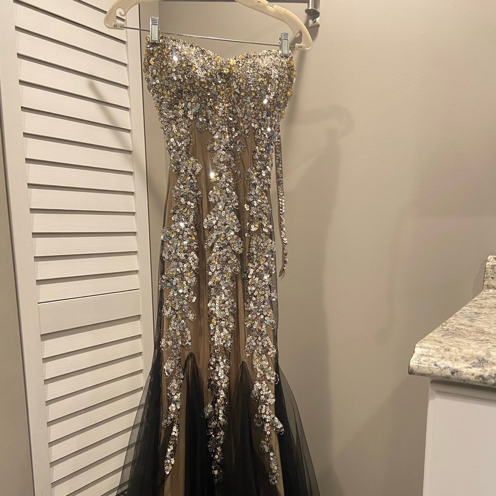 Stunning Strapless Gold and Black Sequined Mermaid Prom Dress (Size 00/0)